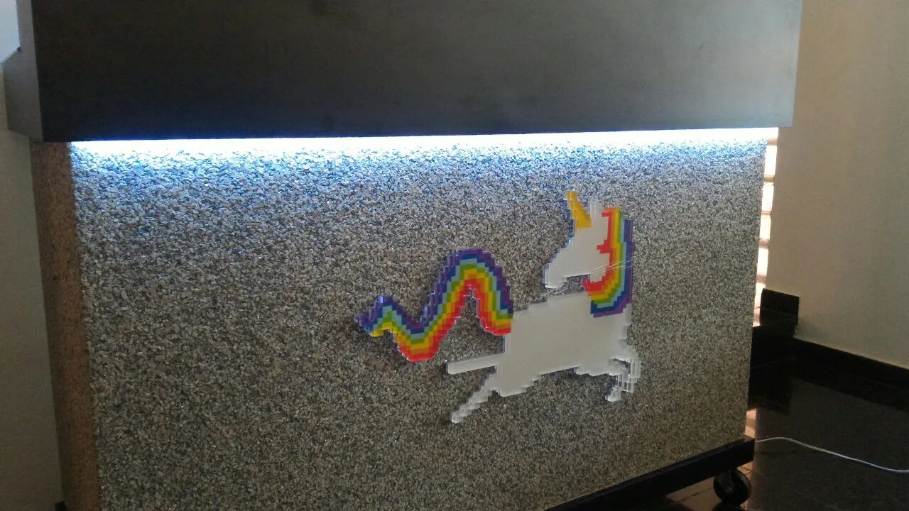 Painel decorativo unicórnio. Acrílico recortado com iluminação