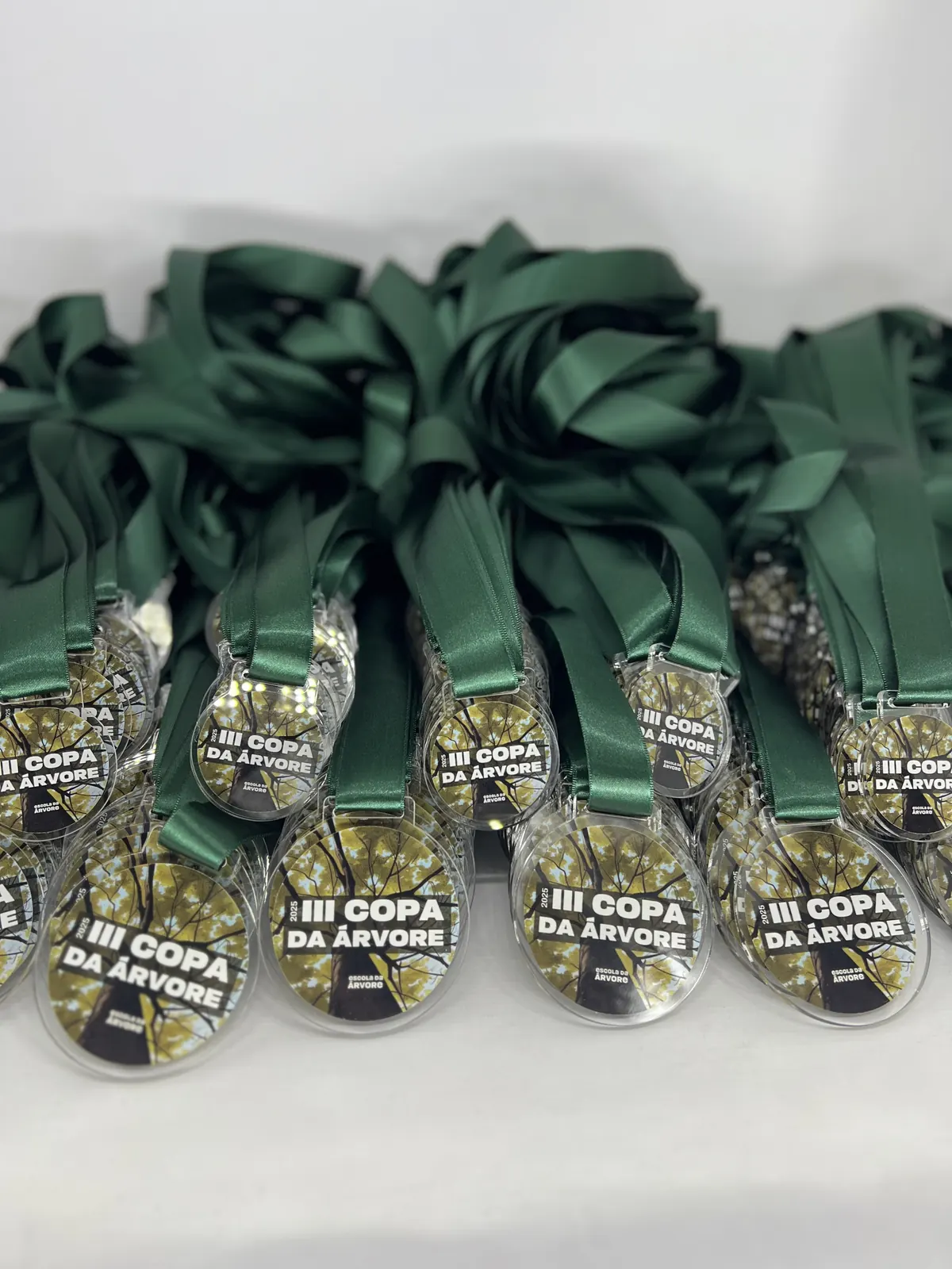 Medalhas III Copa da Árvore. Acrílico cristal com impressão UV e fita verde