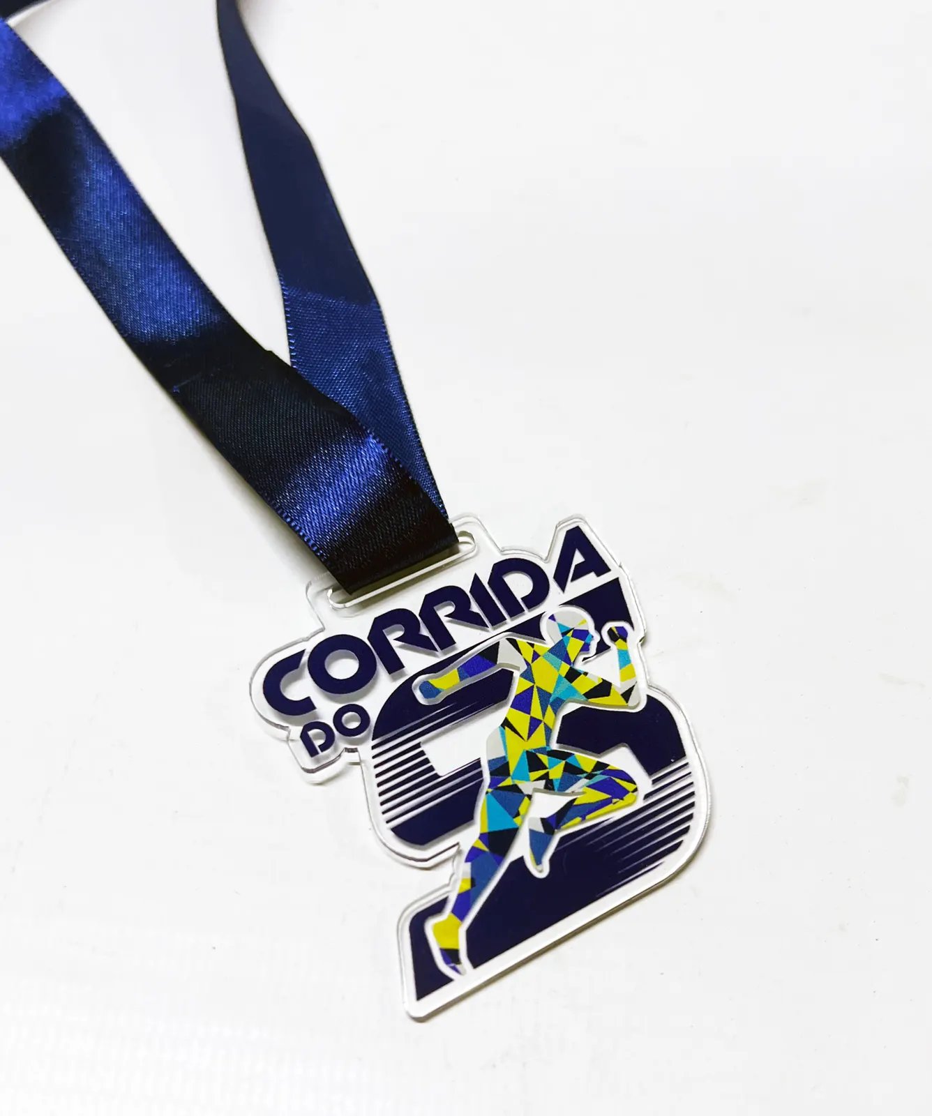 Medalha de corrida. Acrílico recortado no contorno da arte