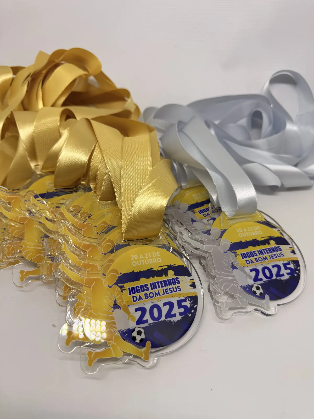 Medalhas Jogos Internos. Acrílico recortado no formato da arte do evento