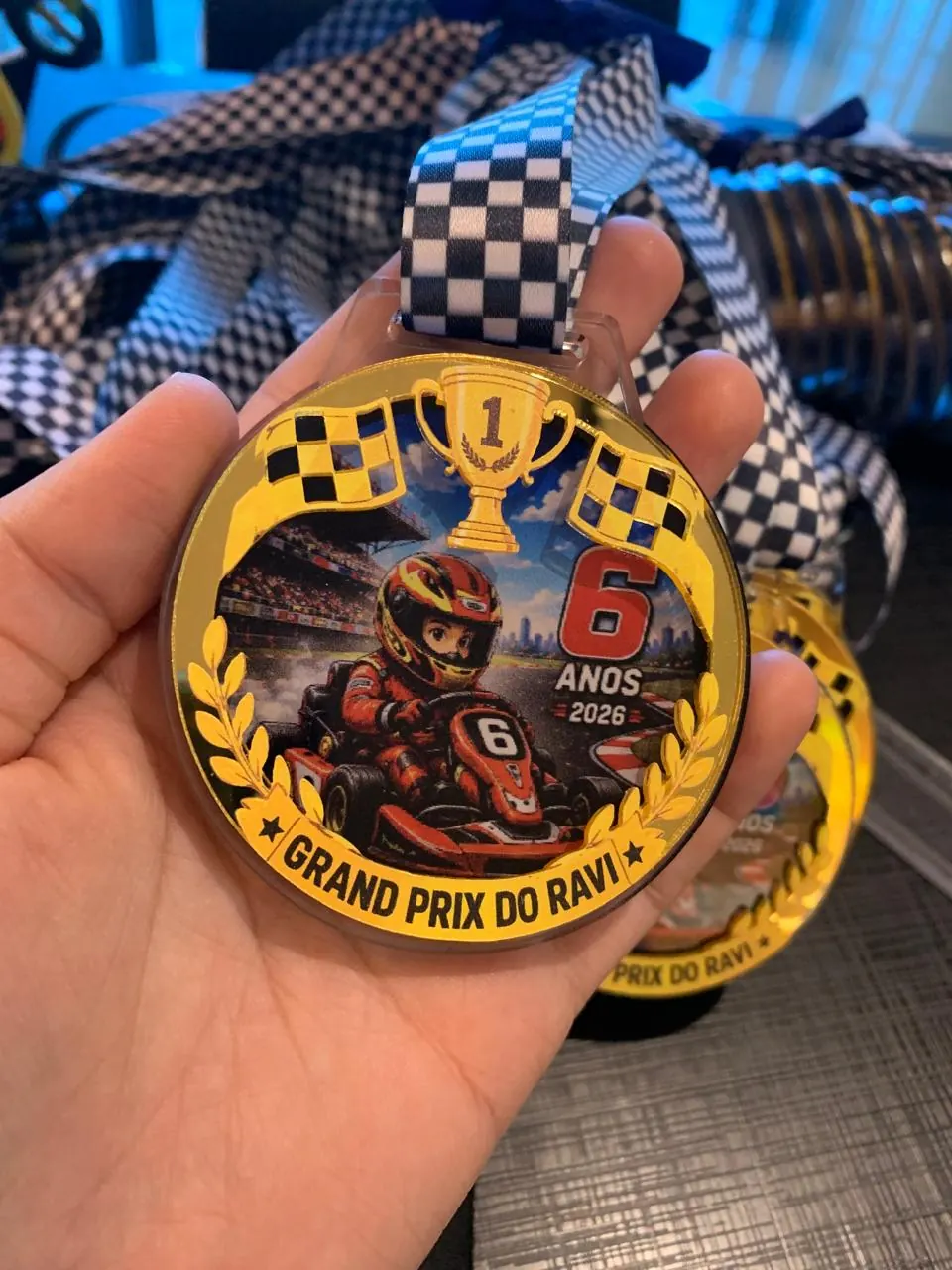 Medalha personalizada: acrílico no formato da arte