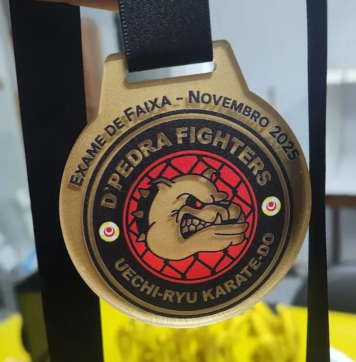 Medalha exame de faixa D'Pedra Fighters. Acrílico em camadas com pintura, frente e verso