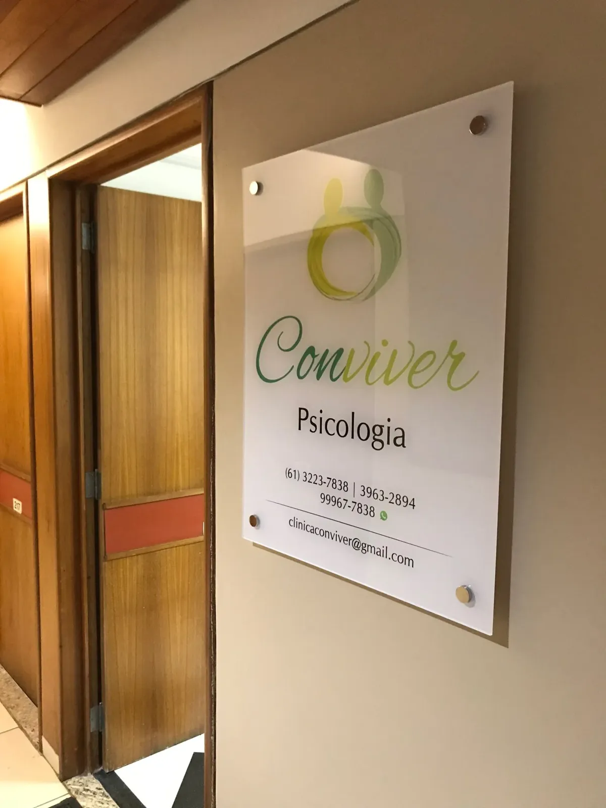 Placa para consultório. Acrílico com impressão UV