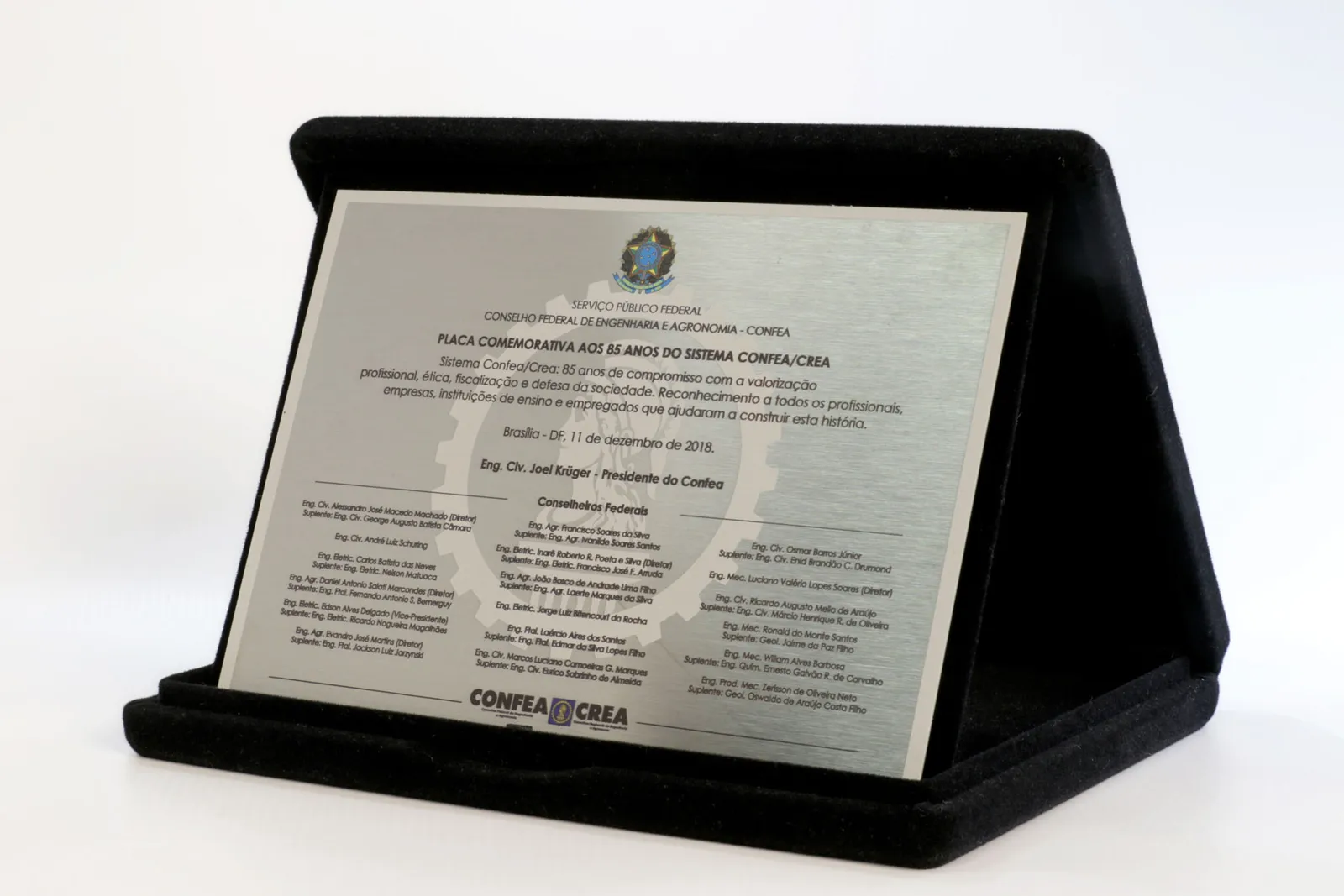 Placa de homenagem institucional. Aço escovado com brasão