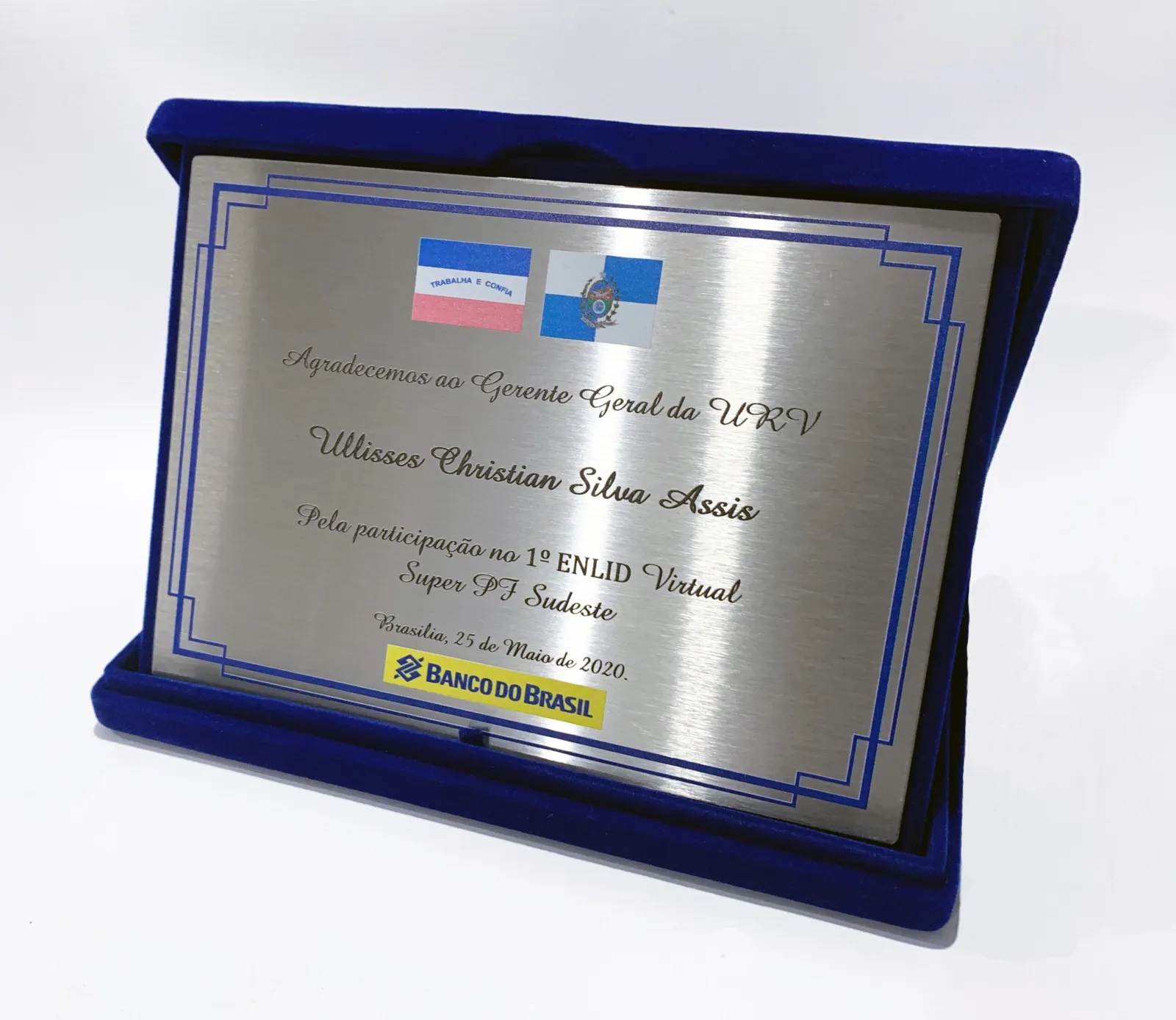 Placa de homenagem Banco do Brasil. Estojo em veludo azul