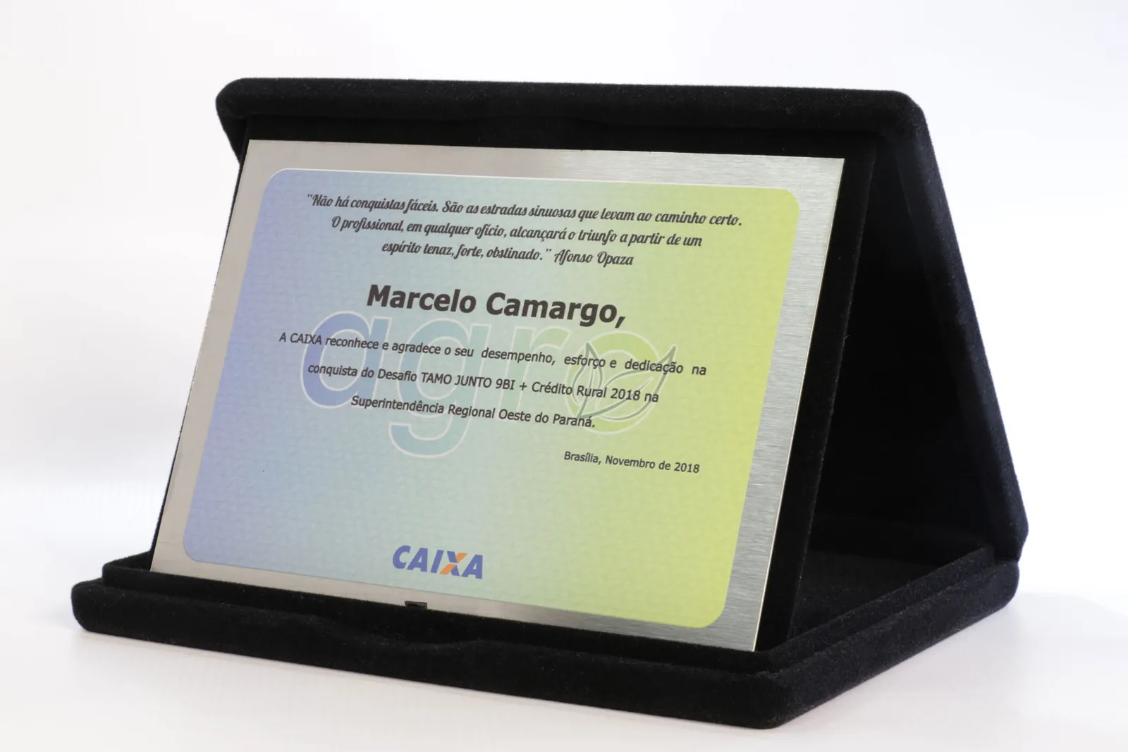 Placa de homenagem Caixa. Impressão colorida em estojo