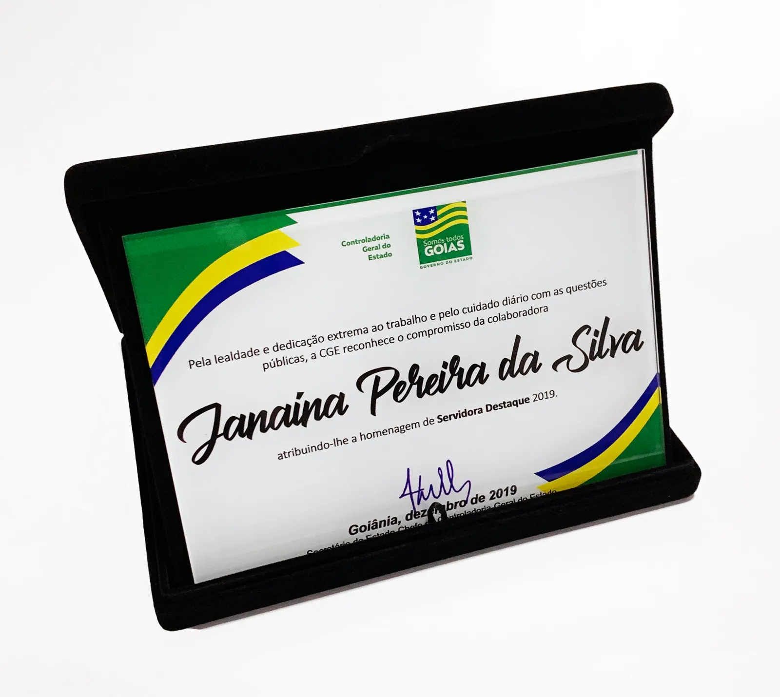 Placa de homenagem colorida. Impressão UV com nome em destaque