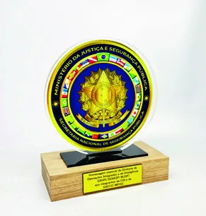 Troféu Ministério da Justiça. Troféu alto padrão em acrílico