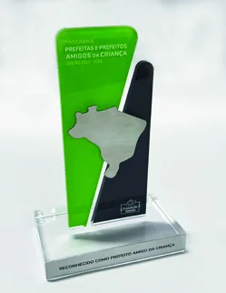 Troféu Prefeito Amigo da Criança. Troféu alto padrão em acrílico