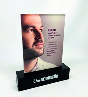 Troféu Uniprojeção. Troféu alto padrão em acrílico