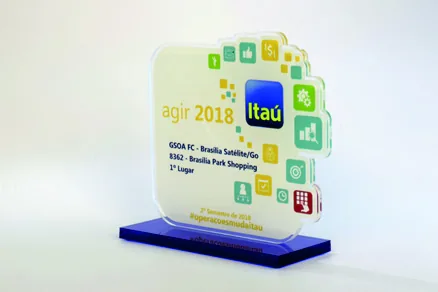 Troféu Itaú Agir. Troféu padrão em acrílico com impressão UV