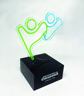 Troféu Cidadania. Padrão médio com base montada tipo caixa