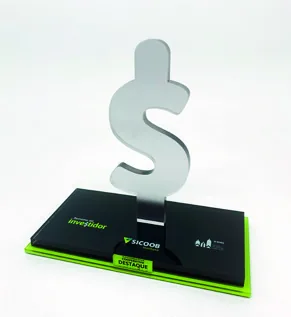 Troféu Cifrão Sicoob. Troféu padrão médio em acrílico