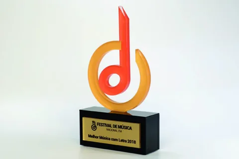 Troféu Festival de Música. Padrão médio com base montada tipo caixa