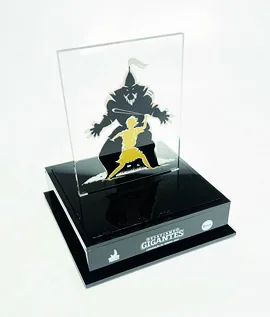 Troféu Guerreiro. Padrão médio com base montada tipo caixa