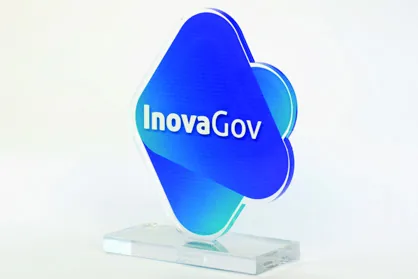 Troféu InovaGov. Troféu padrão médio em acrílico