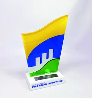 Troféu Pelo Brasil. Padrão médio com base montada tipo caixa