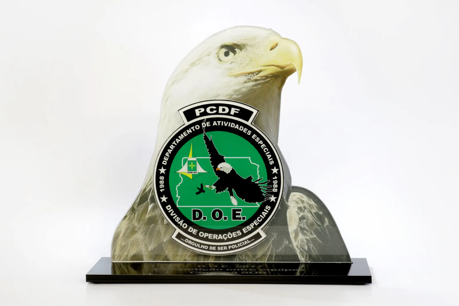 Troféu águia. Acrílico em camadas