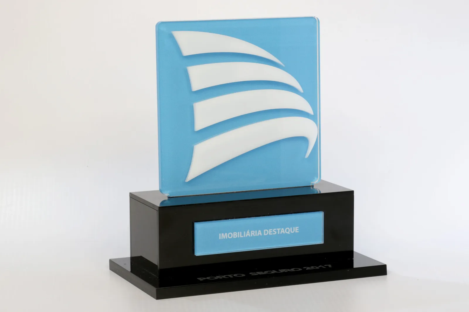Troféu ondas. Acrílico azul com base