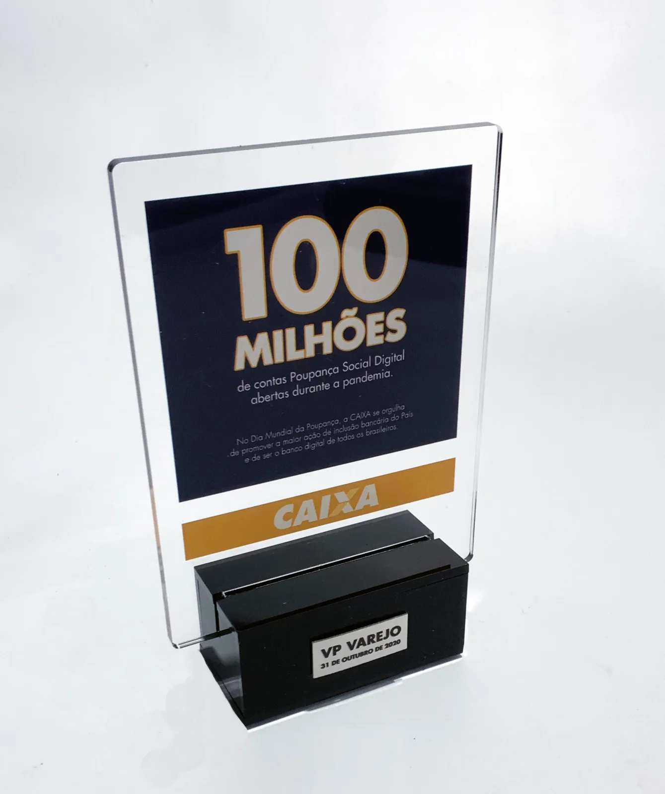 Troféu Caixa 100 milhões. Acrílico com impressão UV