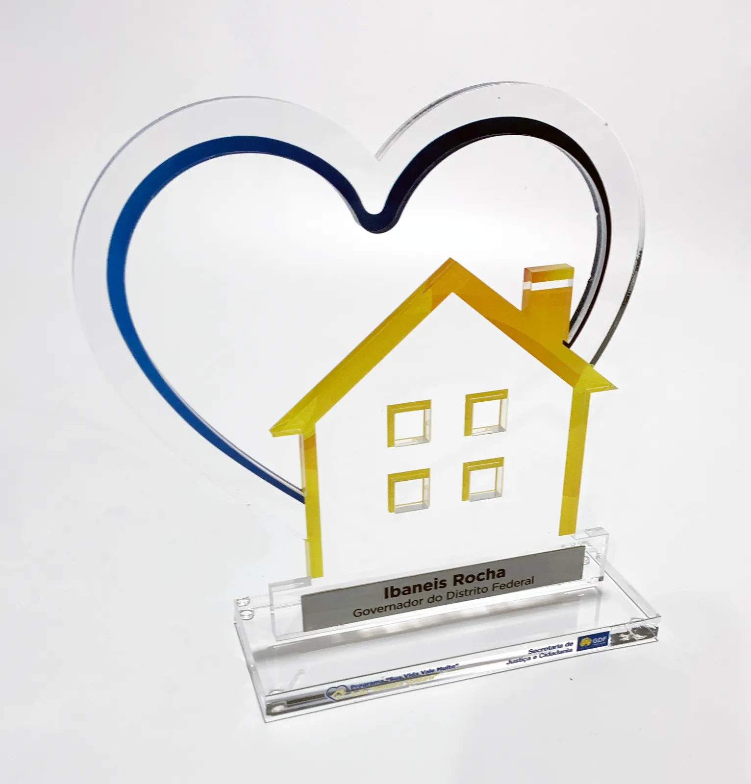 Troféu Casa. Coração e casa em acrílico