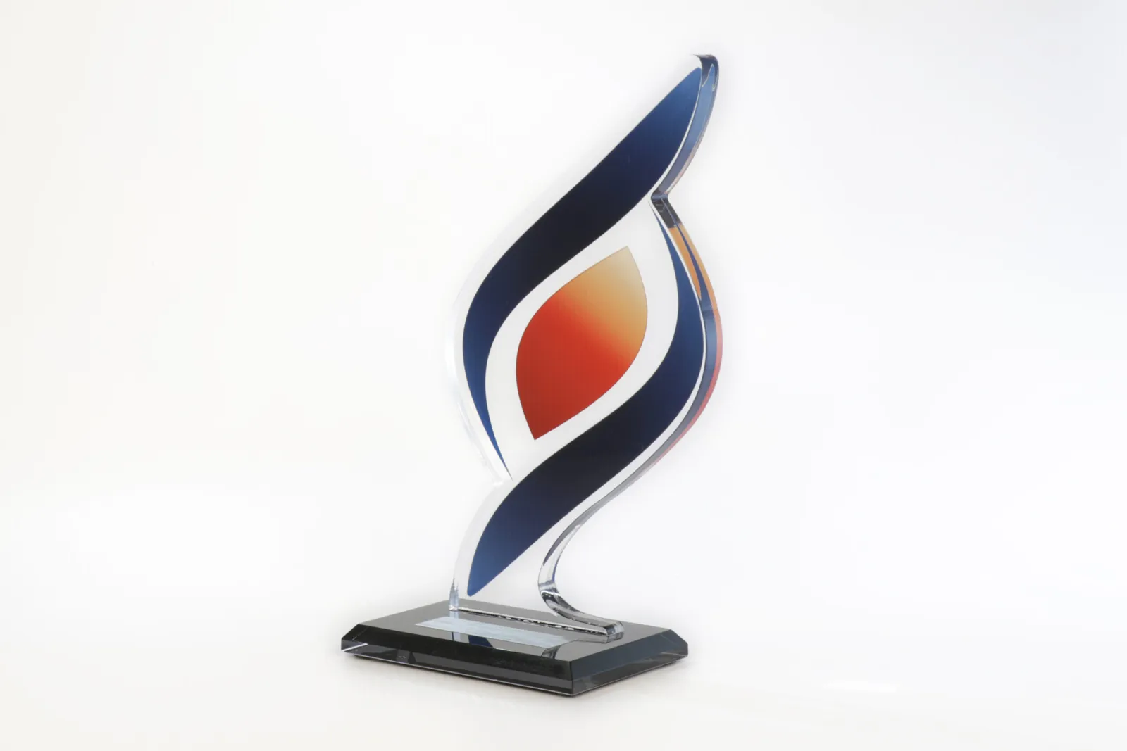 Troféu chama. Acrílico azul e vermelho
