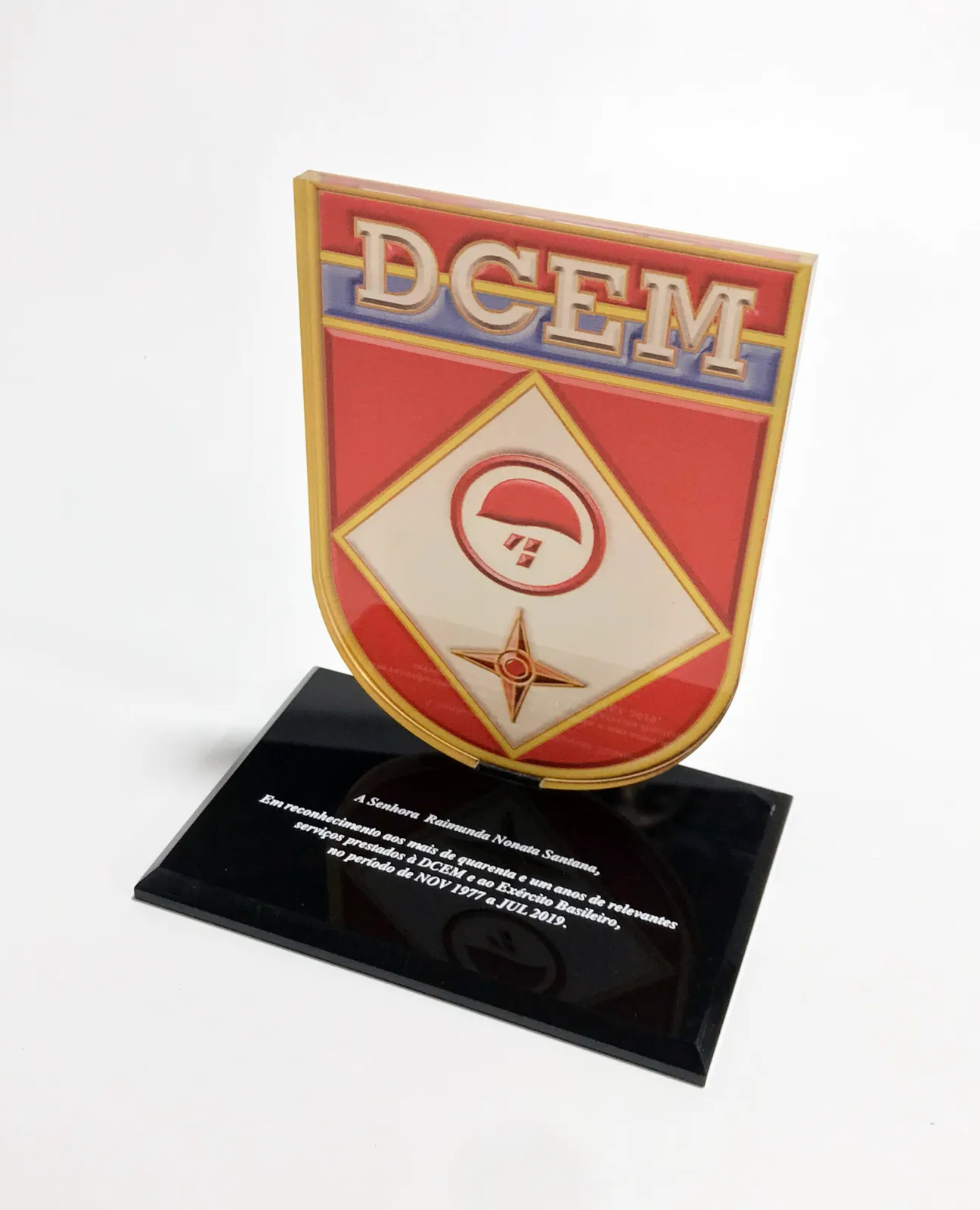 Troféu DGEM. Brasão em acrílico com UV