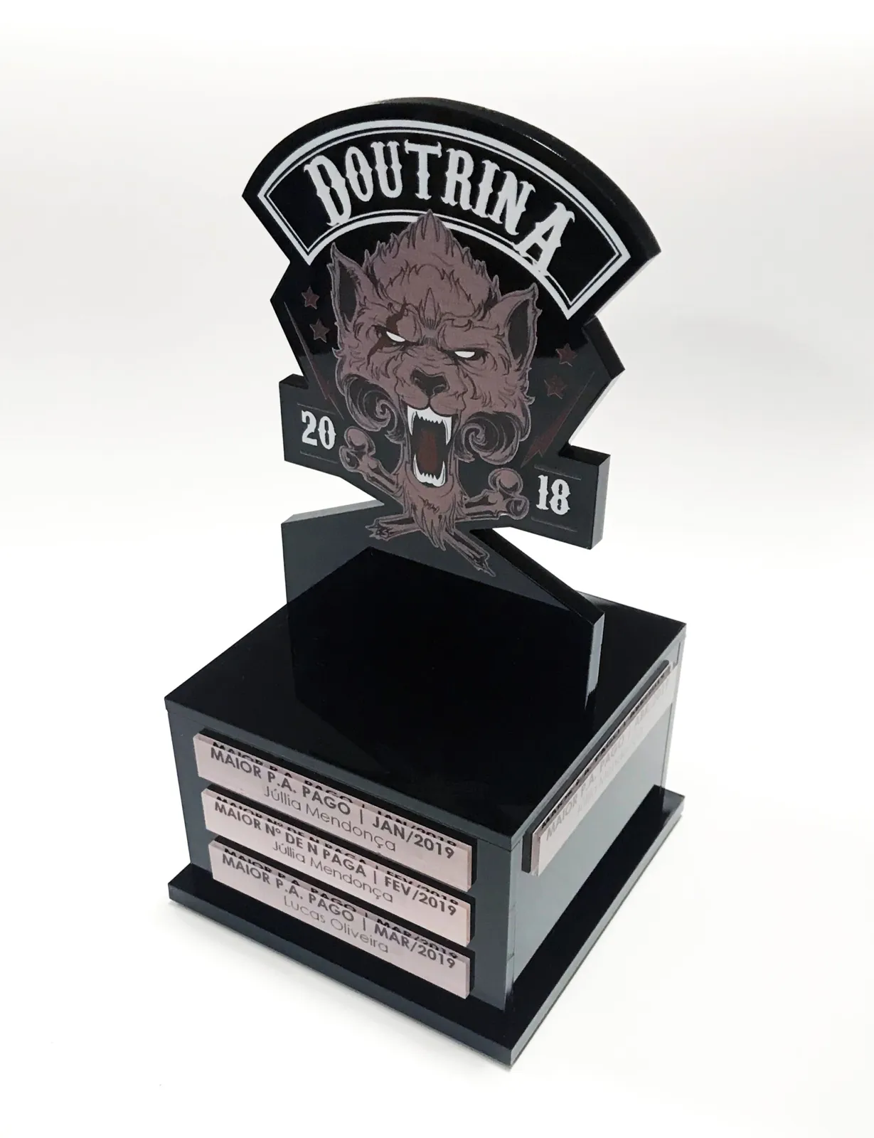 Troféu Doutrina. Acrílico preto em camadas