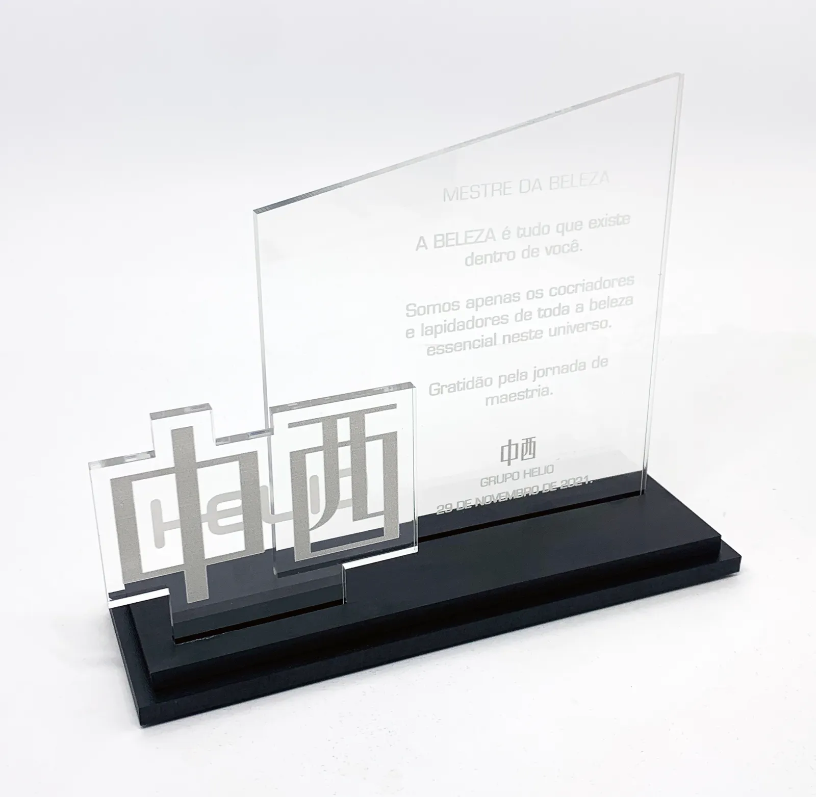 Troféu Hélio. Acrílico cristal com gravação