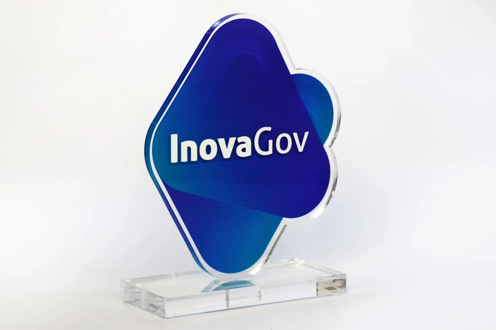 Troféu InovaGov. Acrílico azul recortado