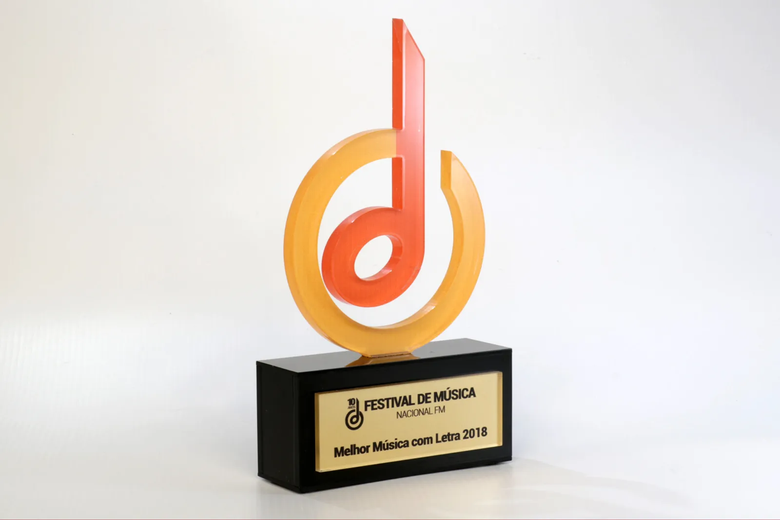 Troféu nota musical. Acrílico laranja
