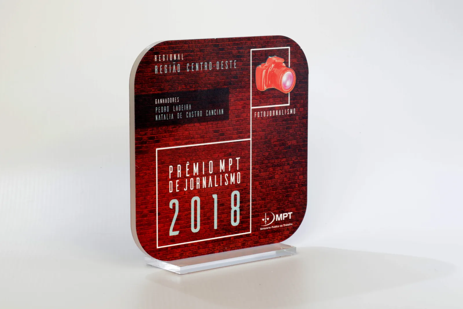 Troféu Prêmio 2018. Acrílico vermelho
