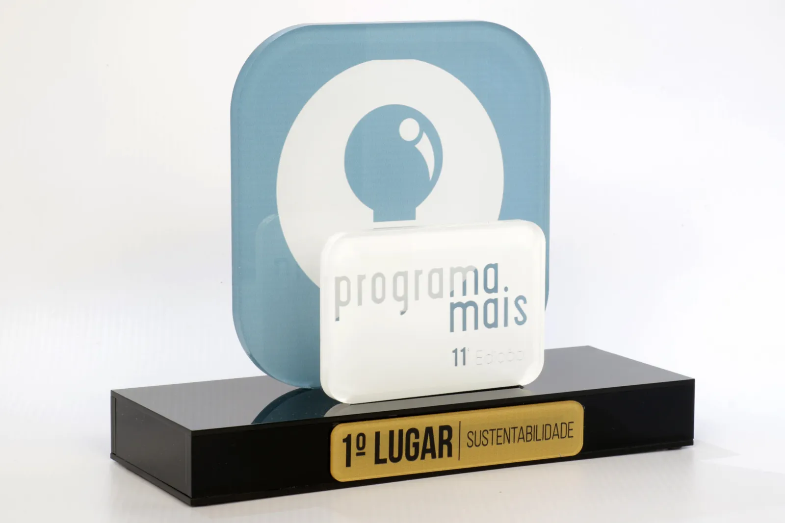 Troféu Programa Mais 1º lugar. Acrílico com base preta