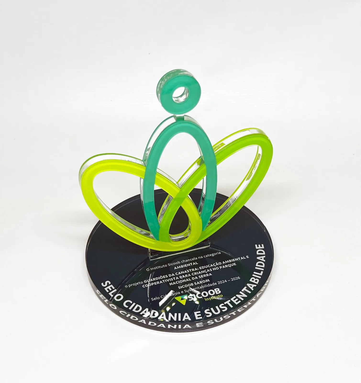 Troféu Sicoob verde. Acrílico translúcido