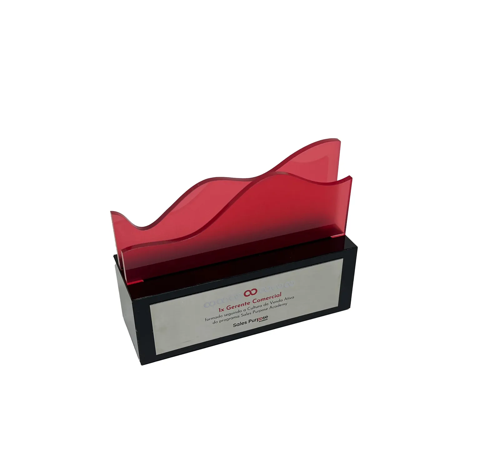 Troféu acrílico vermelho. Recorte ondulado com plaqueta
